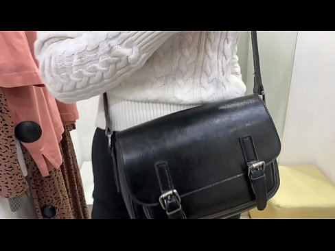 ❤️ Javna masturbacija mlade kujice FeralBerry s dildom u sobi za mjerenje Porno na hr.3dhentaix.ru