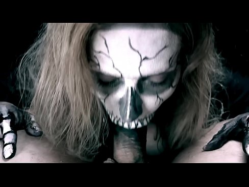 ❤️ Demon djevojka siše kurac svojim crnim ustima i guta spermu. Porno na hr.3dhentaix.ru