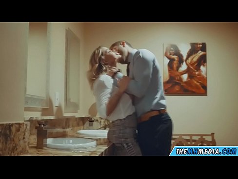 ❤️ Kad te prsata plavuša zavede u javnom zahodu Porno na hr.3dhentaix.ru